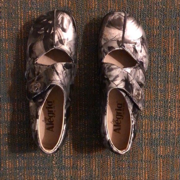 Alegria PG Lite Kaitlyn Black Patina Leather MaryJane Clog/Size: 37, (US 7/7.5) - Picture 3 of 11